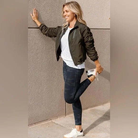 SPANX Look At Me Now Black Camo Legging - Picture 3 of 15